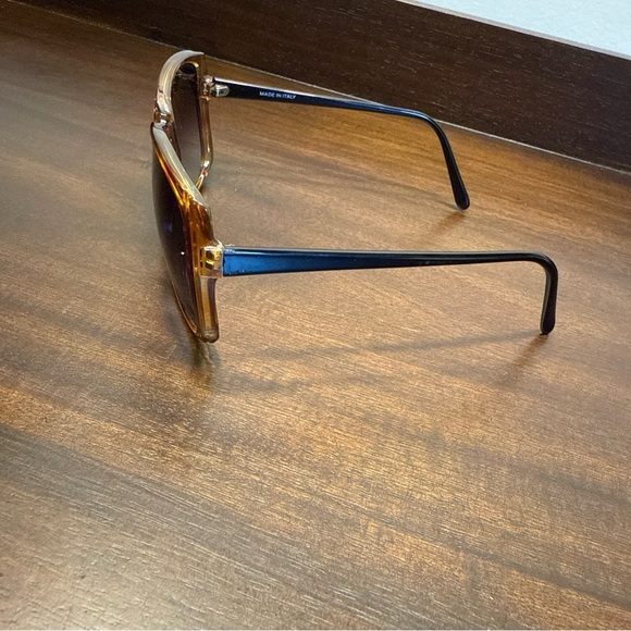 Bonneau Womens Sunglasses Butterfly Style Lenses Yellow Black Gold Frame - Picture 4 of 10